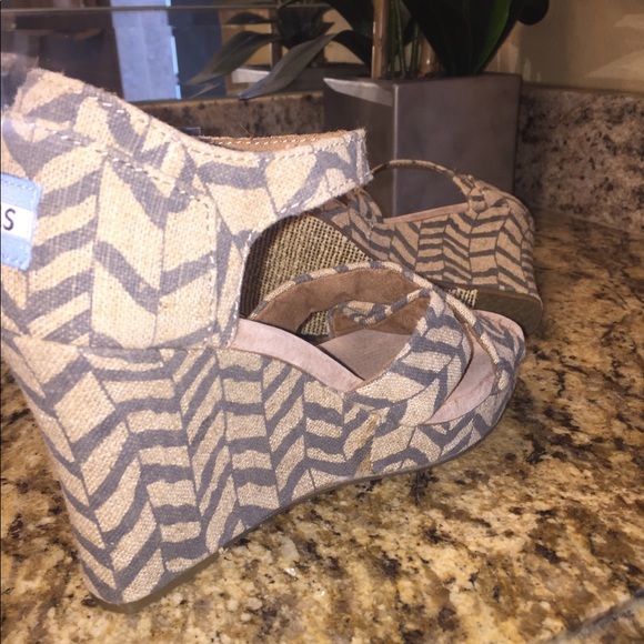 Toms Canvas Chevron Wedge Sandal - Picture 7 of 8